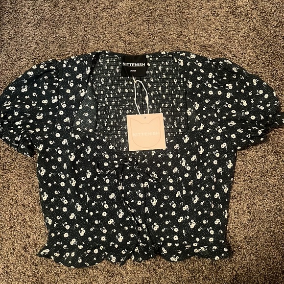 Kittenish Floral Crop Top - Picture 2 of 3